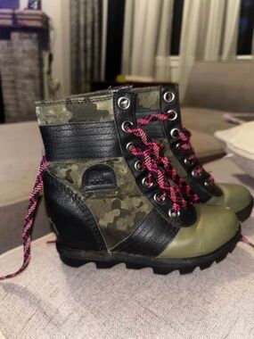 Sorel Lexie Wedge Youth Boot